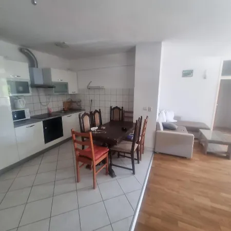 Spacious Flat At Wombo Combo アパート *
